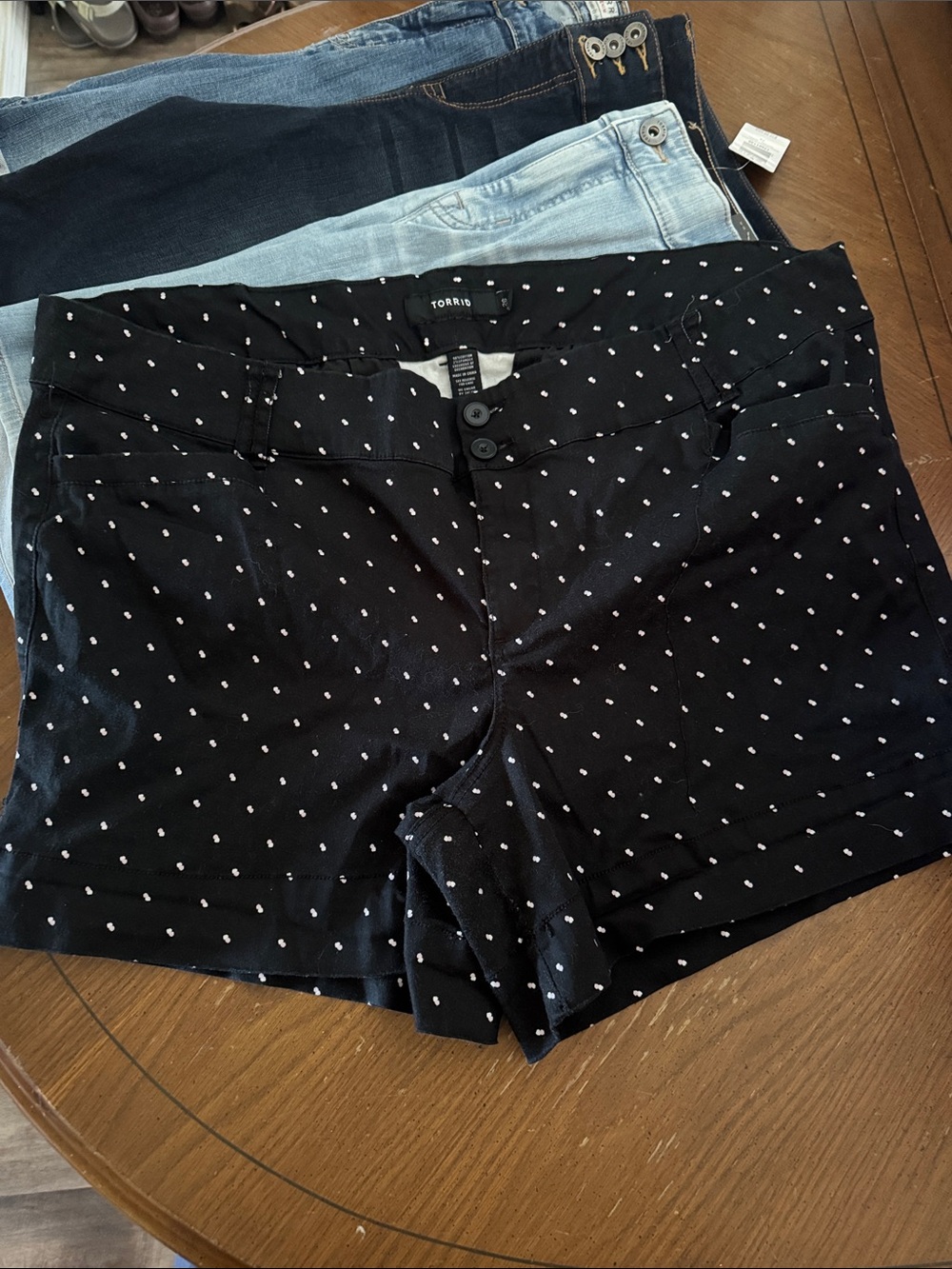 6 pairs torrid size 26 shorts lot 5 denim 1 Black twill dot 6-10” inseams 2 NWT - Picture 14 of 15